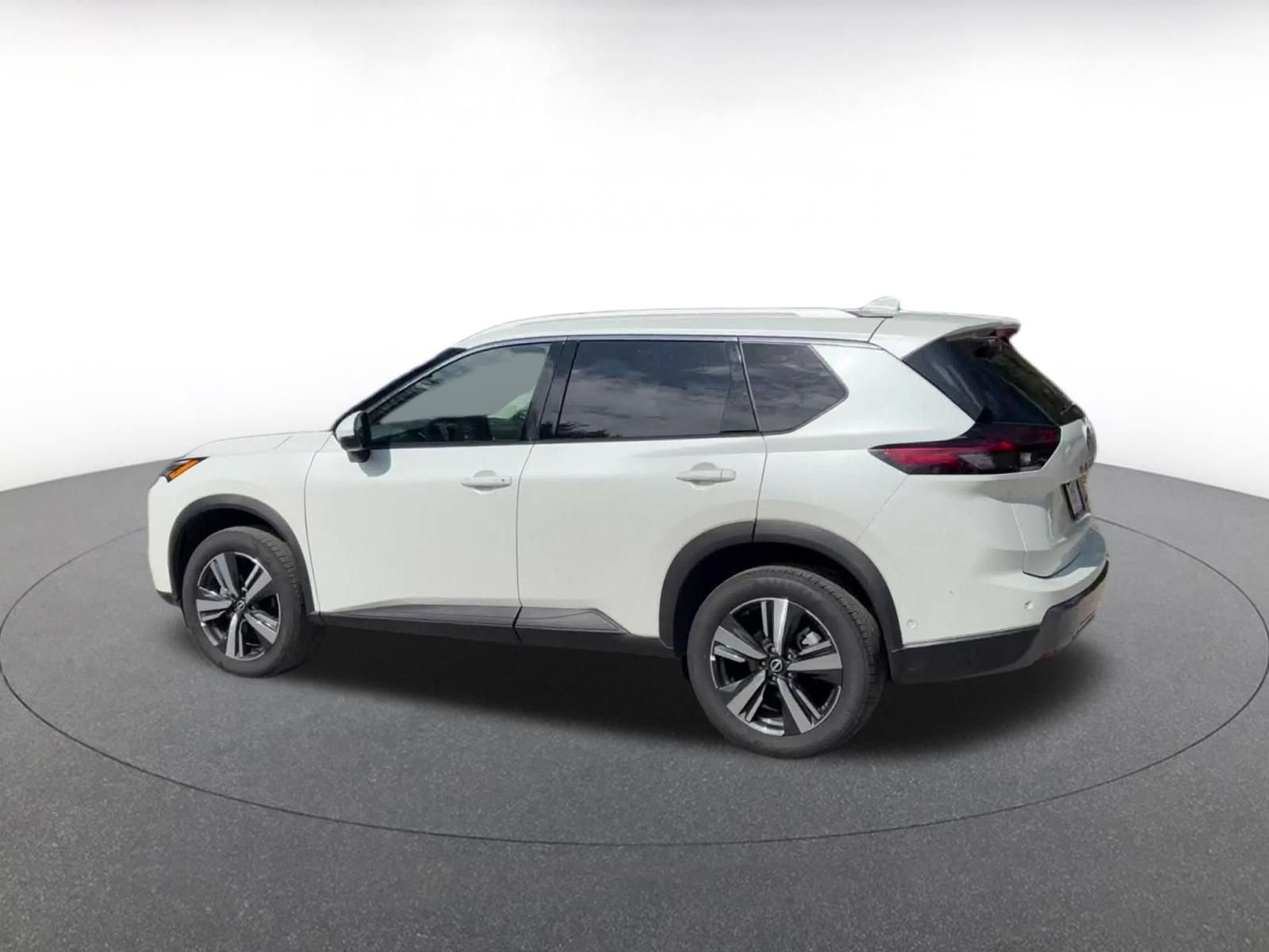 Used 2026 Nissan Rogue SL AWD/4WD image 9