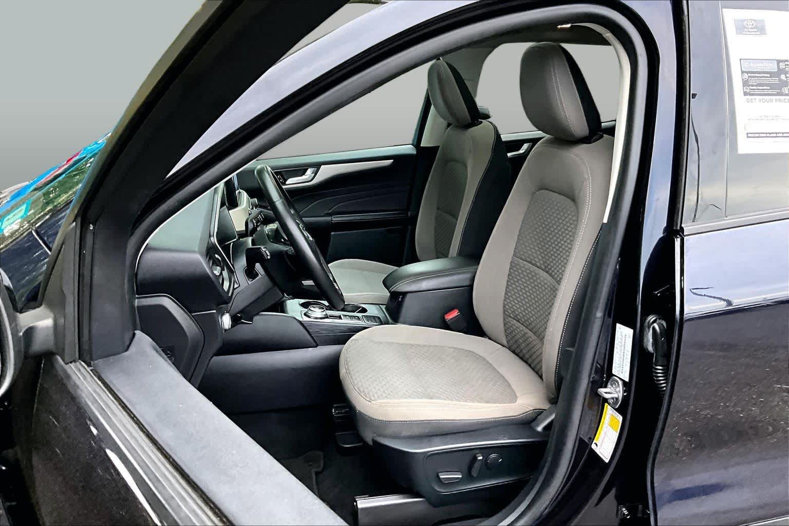 Used 2021 Ford Escape SE w/ SE Sport Appearance Package AWD/4WD image 9