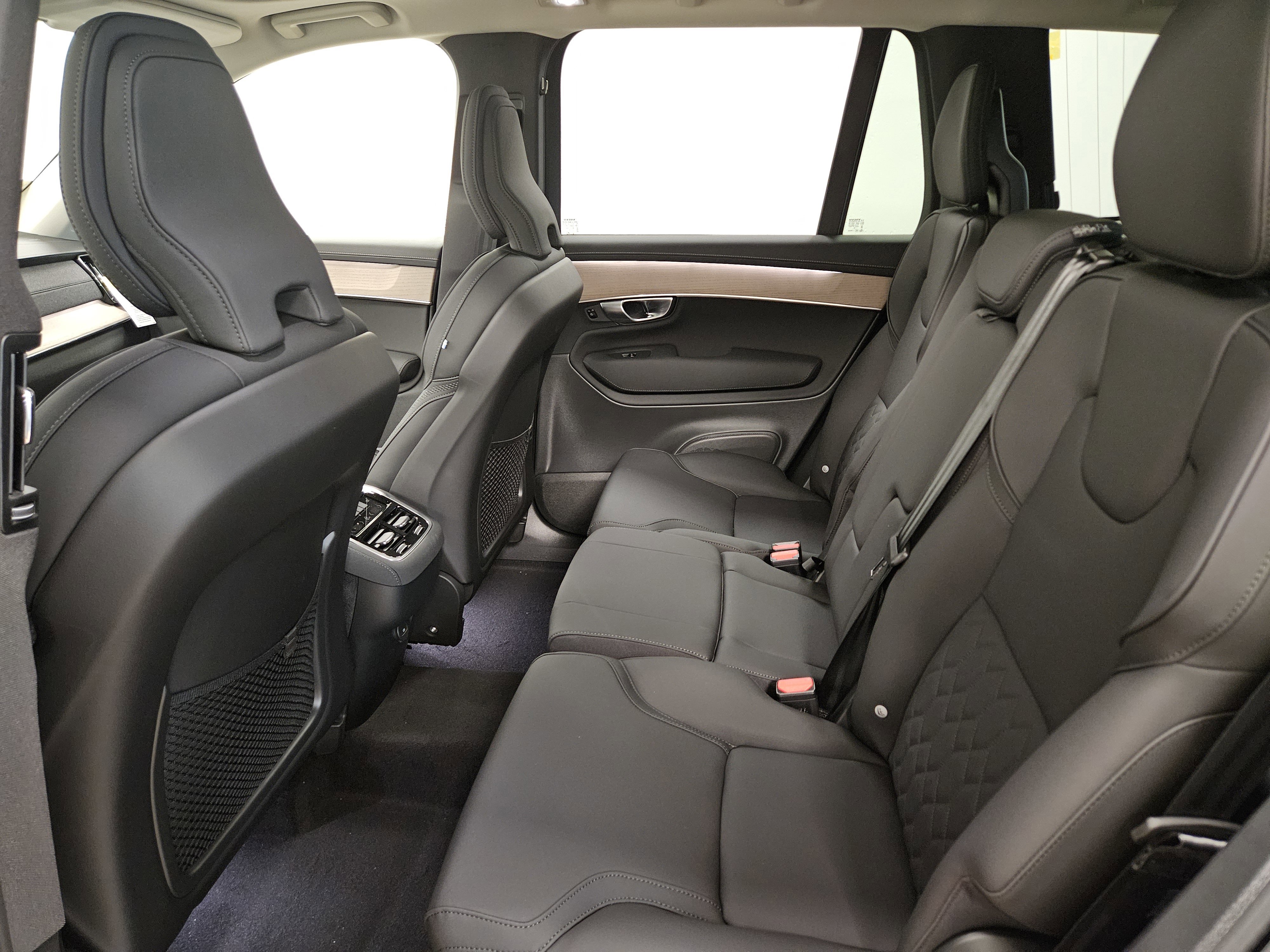 New 2026 Volvo XC90 B6 Plus w/ Protection Package Premier AWD/4WD image 12