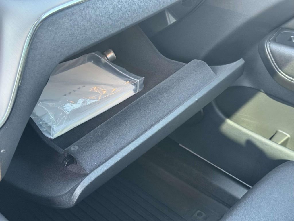 Used 2023 Volvo XC60 B5 Core w/ Climate Package image 31