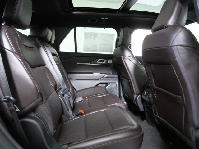 Certified 2025 Ford Explorer Platinum AWD/4WD image 12