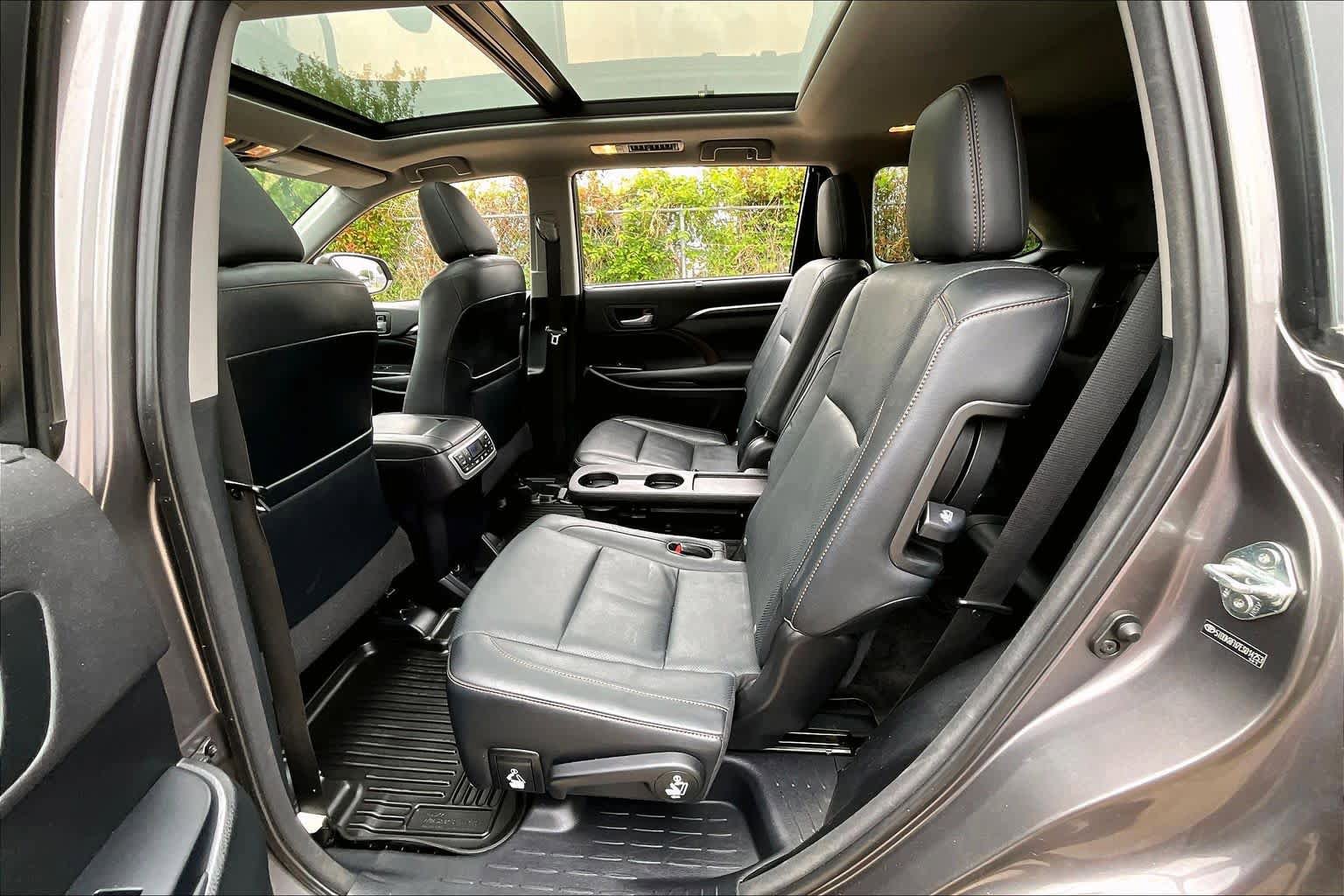 Used 2014 Toyota Highlander Limited Platinum AWD/4WD image 21