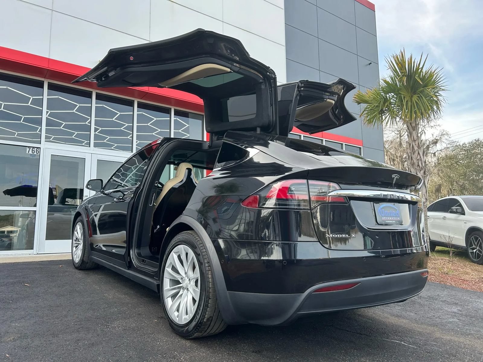 Used 2016 Tesla Model X 90D AWD/4WD image 11