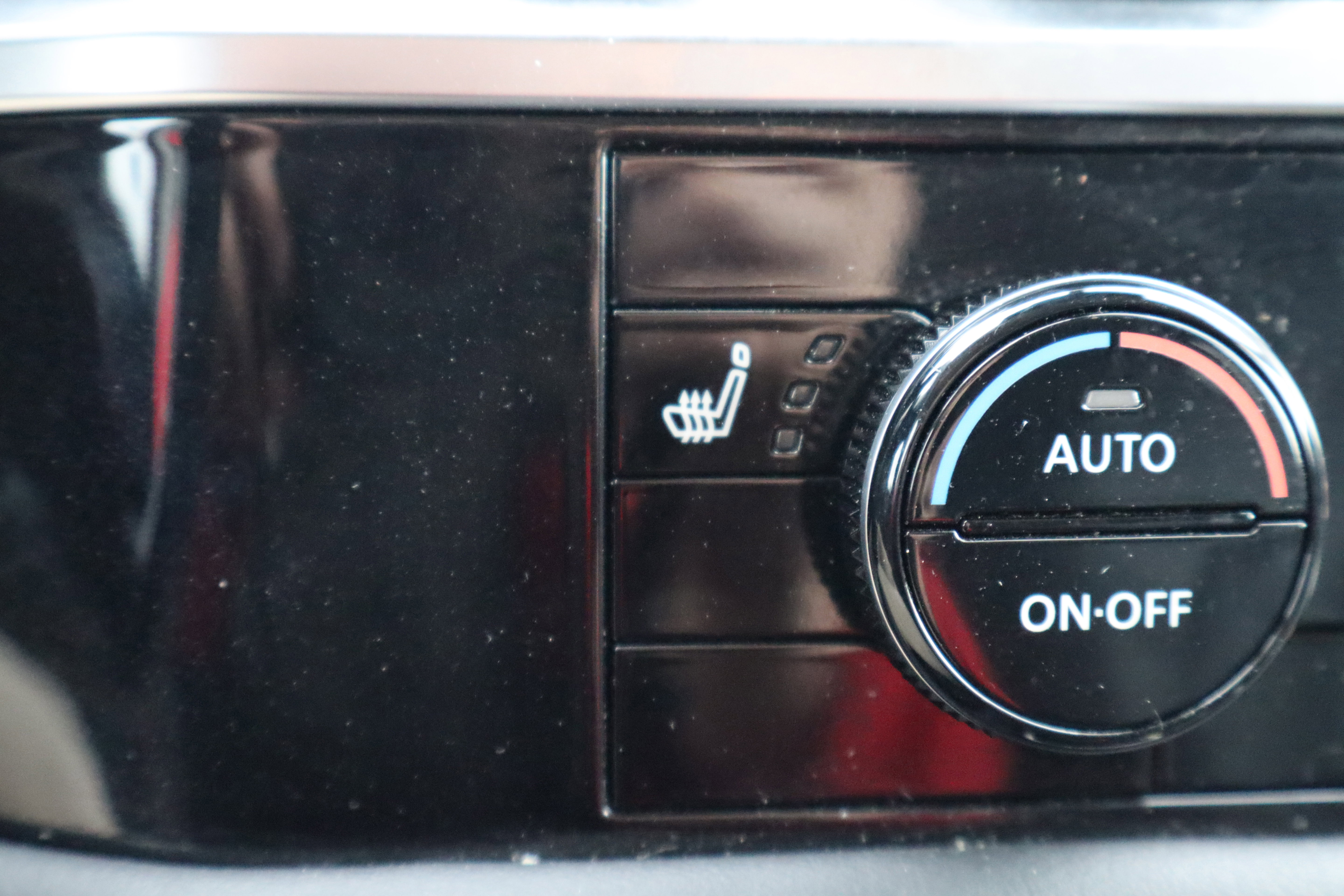 Used 2023 Nissan Pathfinder SL AWD/4WD image 25