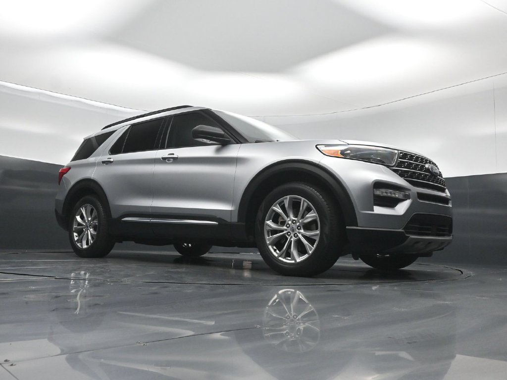 Used 2021 Ford Explorer XLT w/ Equipment Group 202A RWD image 3