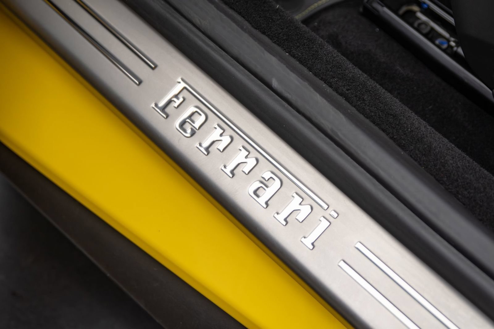 Used 2019 Ferrari Portofino RWD image 38