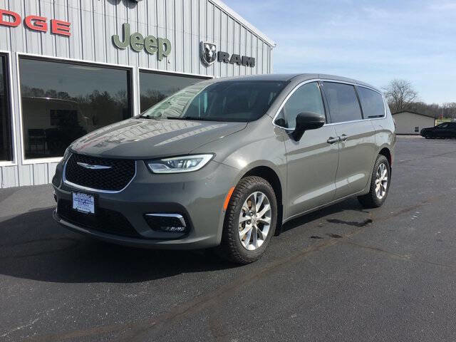 Used 2023 Chrysler Pacifica Touring-L image 5