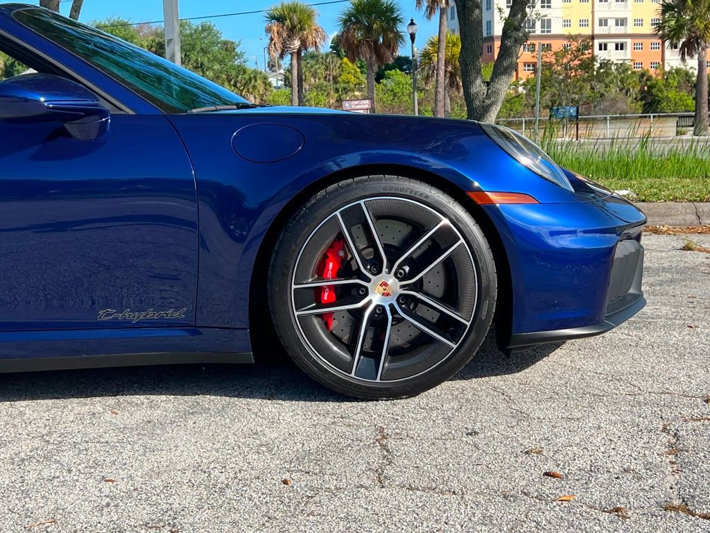 Used 2025 Porsche 911 Carrera GTS image 24