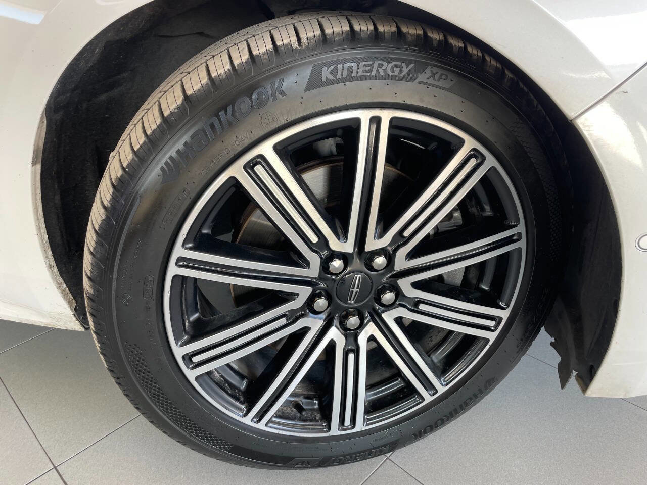 Used 2018 Lincoln Continental Reserve FWD image 9