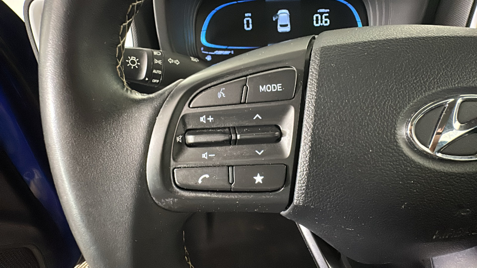 Certified 2023 Hyundai Venue Limited FWD image 21