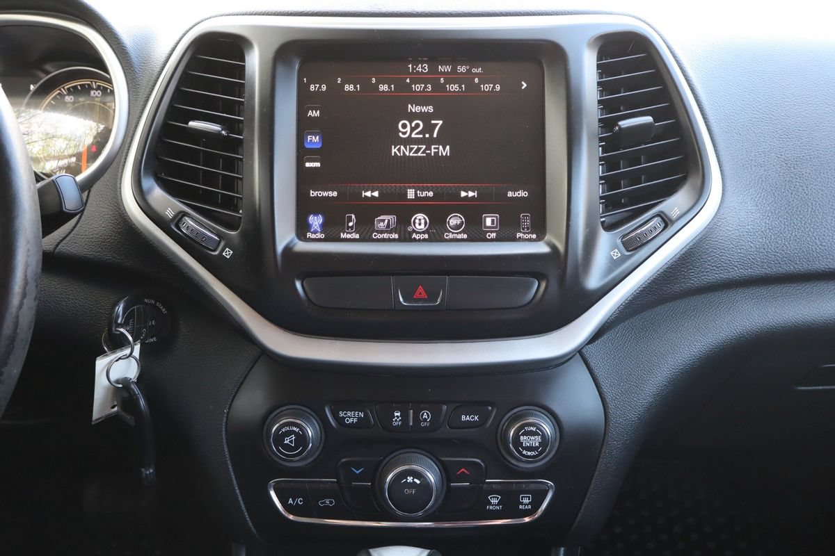 Used 2016 Jeep Cherokee Trailhawk w/ Cold Weather Group AWD/4WD image 34