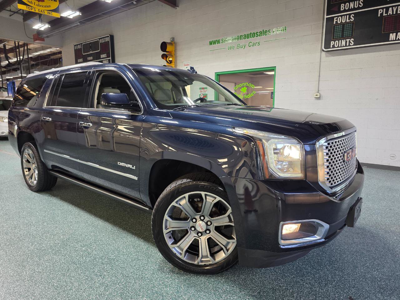 Used 2017 GMC Yukon XL Denali w/ Open Road Package AWD/4WD image 14