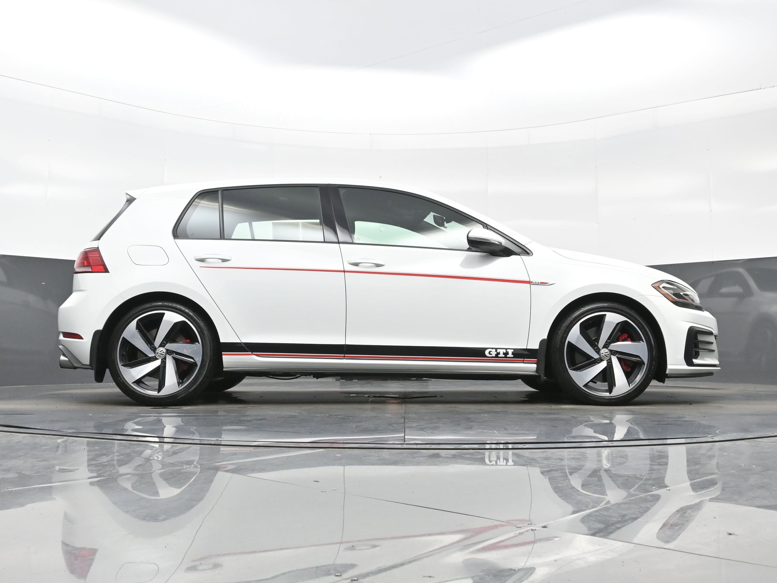 Used 2018 Volkswagen GTI SE FWD image 31