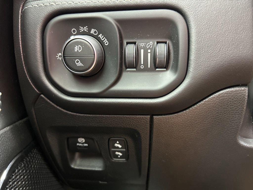Used 2022 RAM 1500 Limited w/ Bed Utility Group image 28