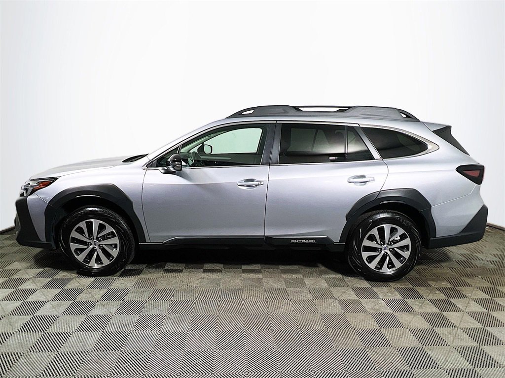Used 2025 Subaru Outback Premium image 5