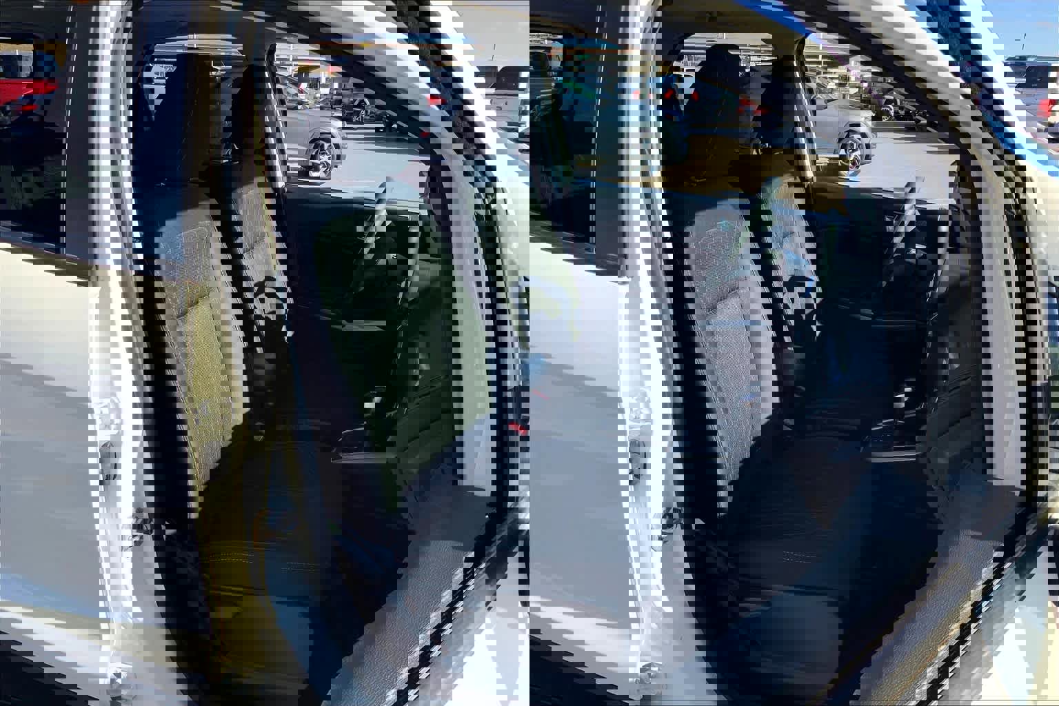 Used 2021 Ford EcoSport SE w/ SE Convenience Package image 9