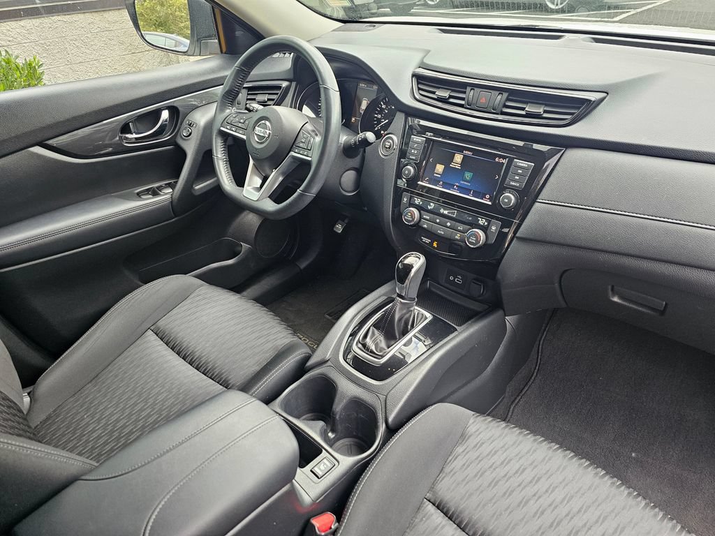Used 2018 Nissan Rogue SV FWD image 10