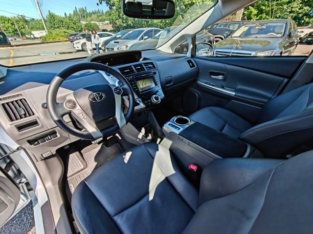 Used 2013 Toyota Prius V Five image 10