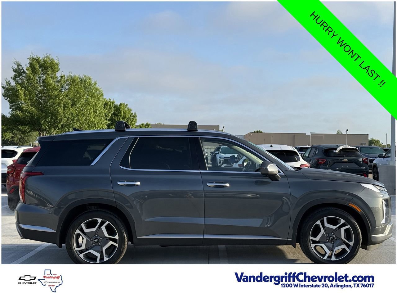 Used 2024 Hyundai Palisade SEL FWD image 3