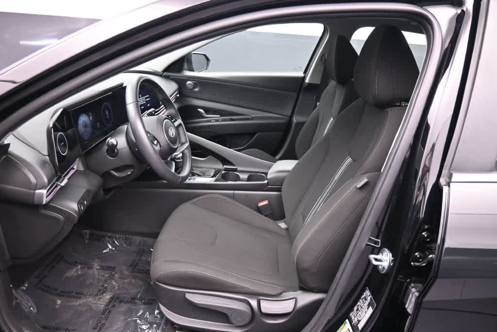 Certified 2024 Hyundai Elantra SEL w/ Convenience Package FWD image 25