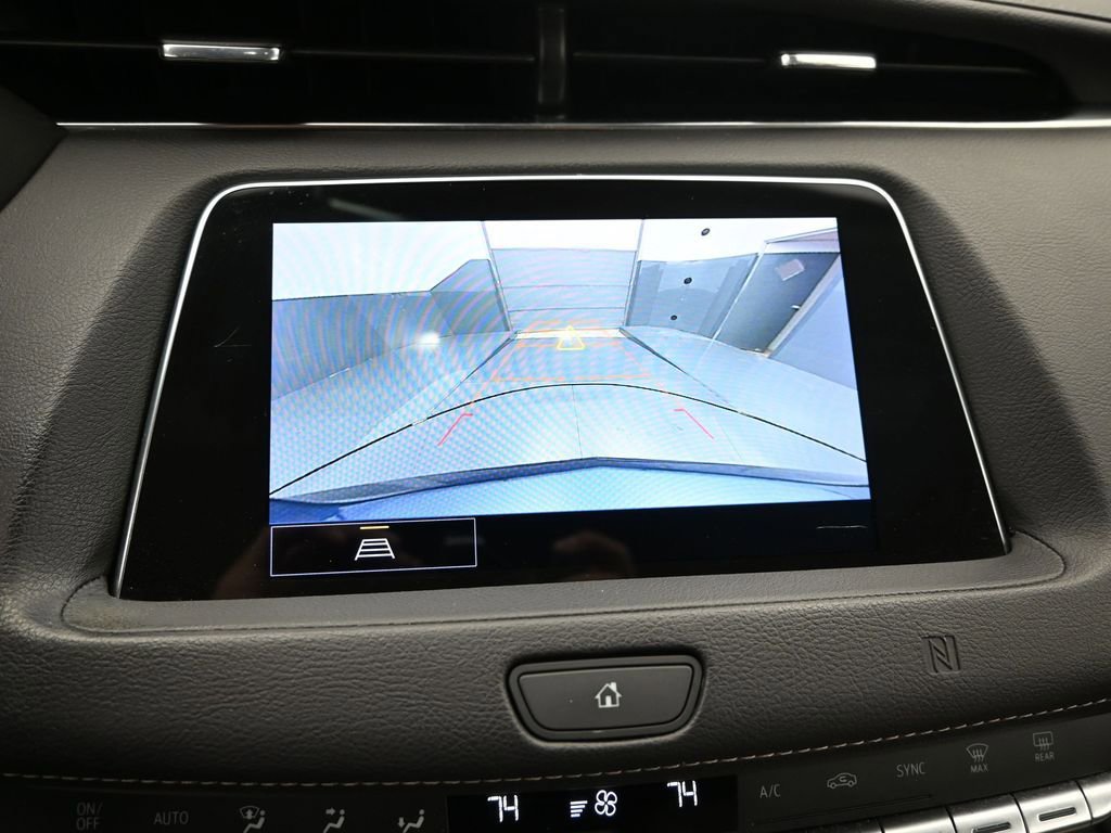 Certified 2021 Cadillac XT4 Luxury w/ Driver Awareness Package image 11