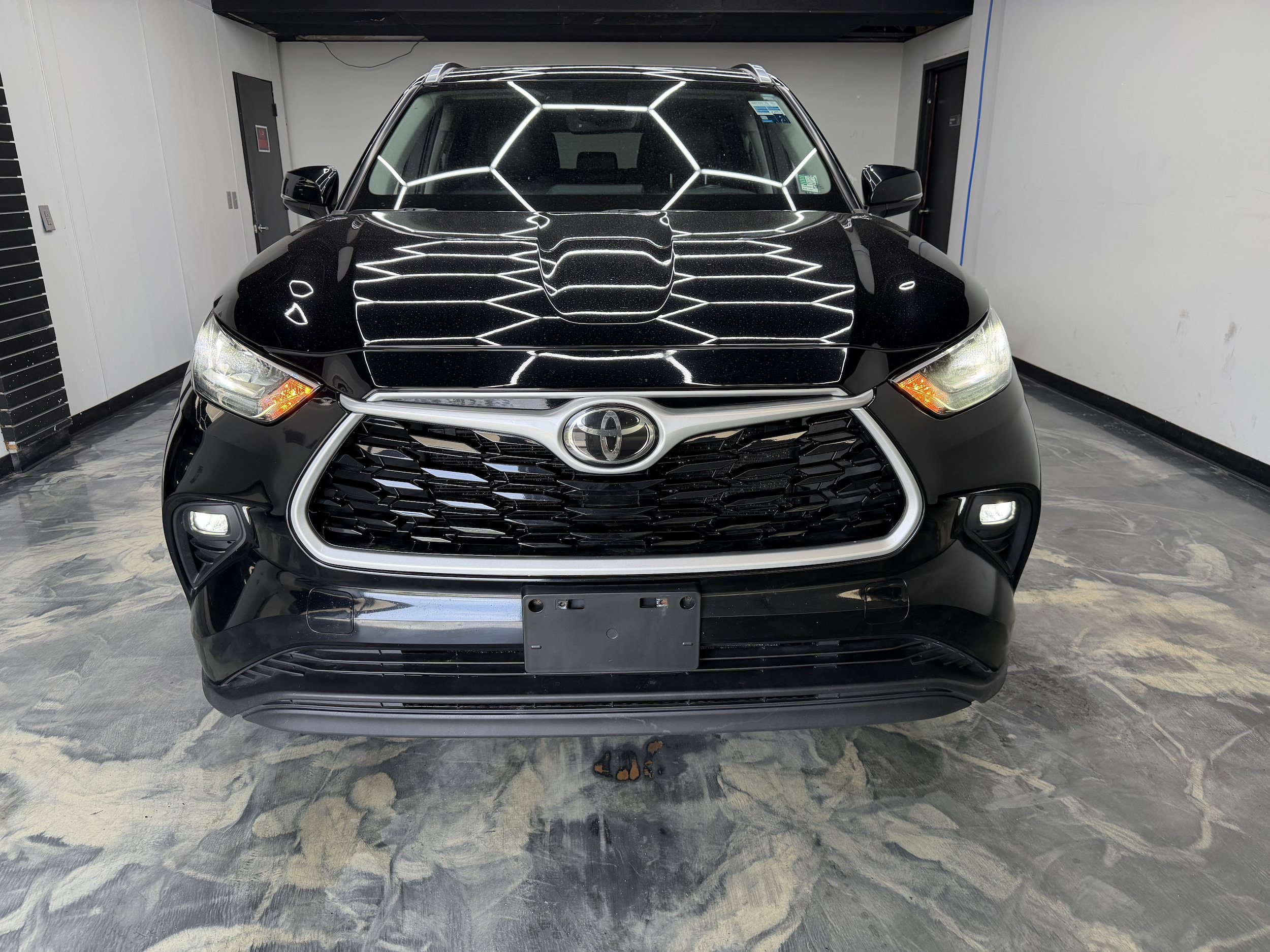 Used 2020 Toyota Highlander XLE AWD/4WD image 8
