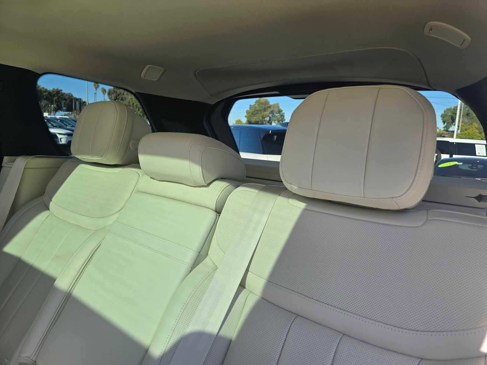 New 2025 Land Rover Range Rover SE image 23