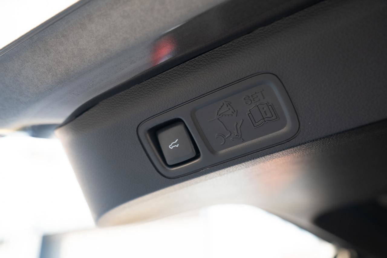 Used 2018 Lincoln Navigator Reserve w/ Technology Package image 17