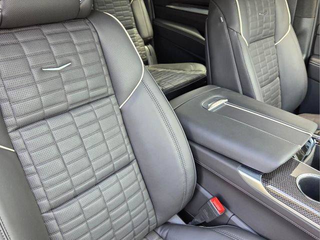 Certified 2025 Cadillac Escalade ESV V w/ LPO, ONYX Package AWD/4WD image 22