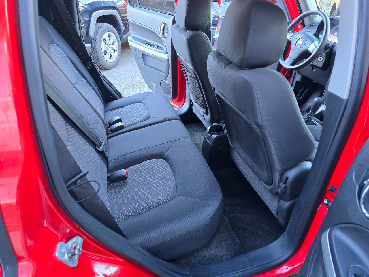 Used 2010 Chevrolet HHR LT image 9