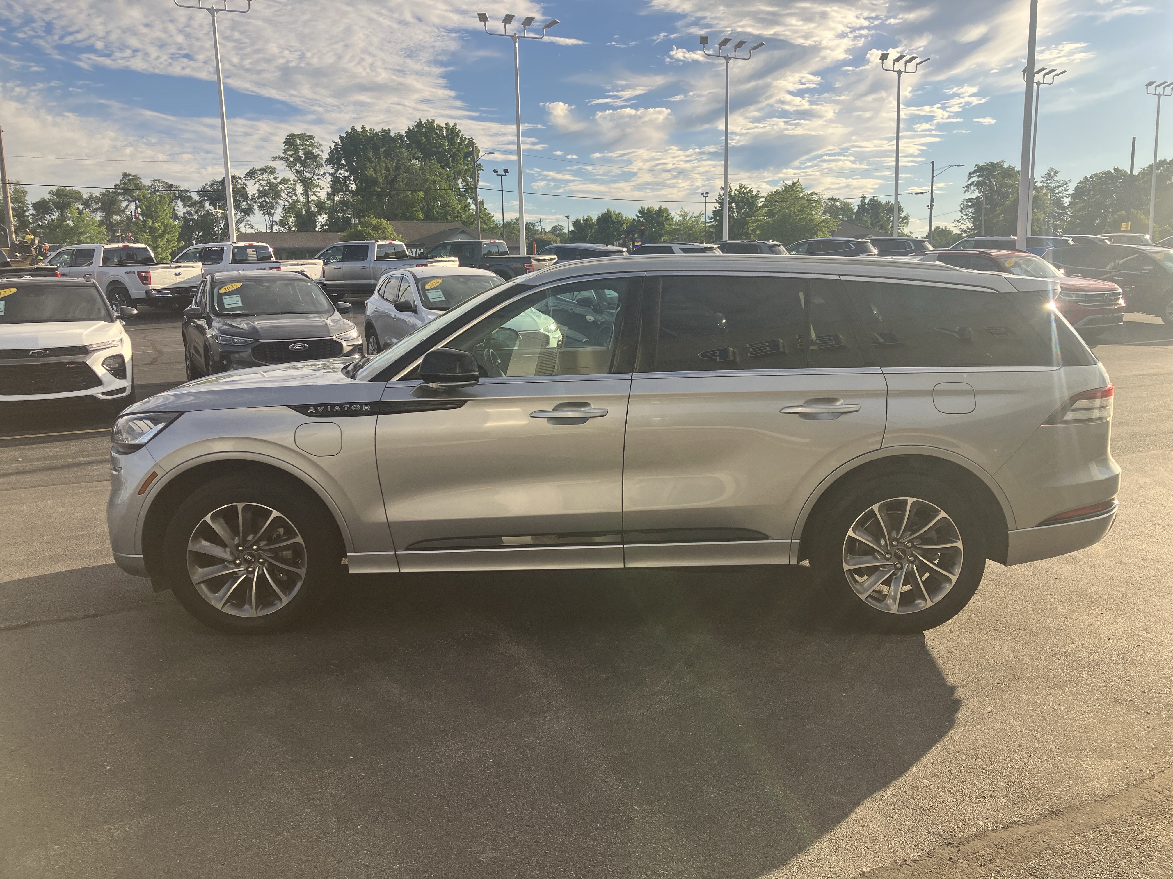 Used 2020 Lincoln Aviator Grand Touring w/ Elements Package Plus AWD/4WD image 4