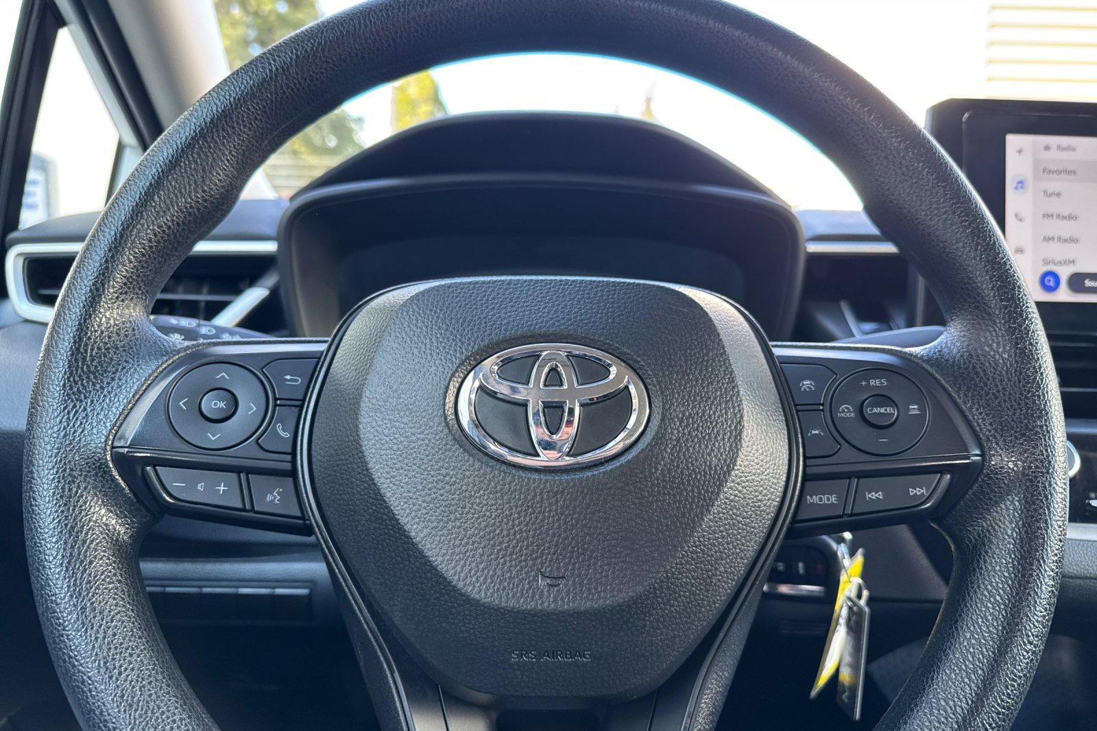 Used 2025 Toyota Corolla LE FWD image 21