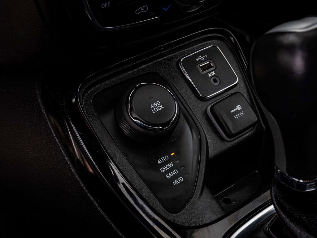 Used 2020 Jeep Compass Limited image 27