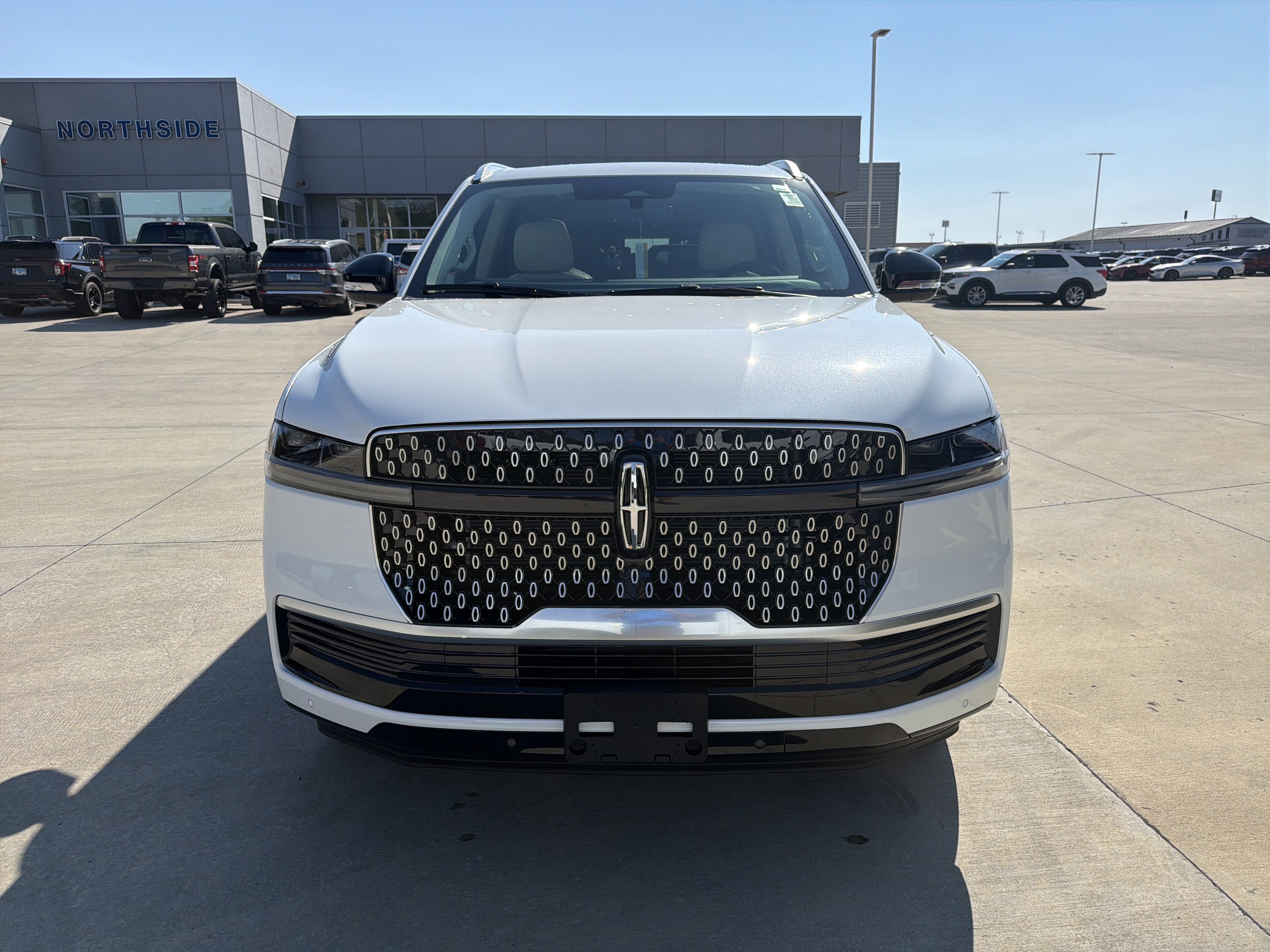 New 2027 Lincoln Navigator Reserve AWD/4WD image 2