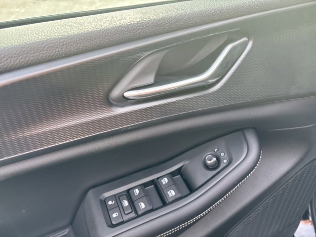 New 2025 Jeep Grand Cherokee Altitude image 21