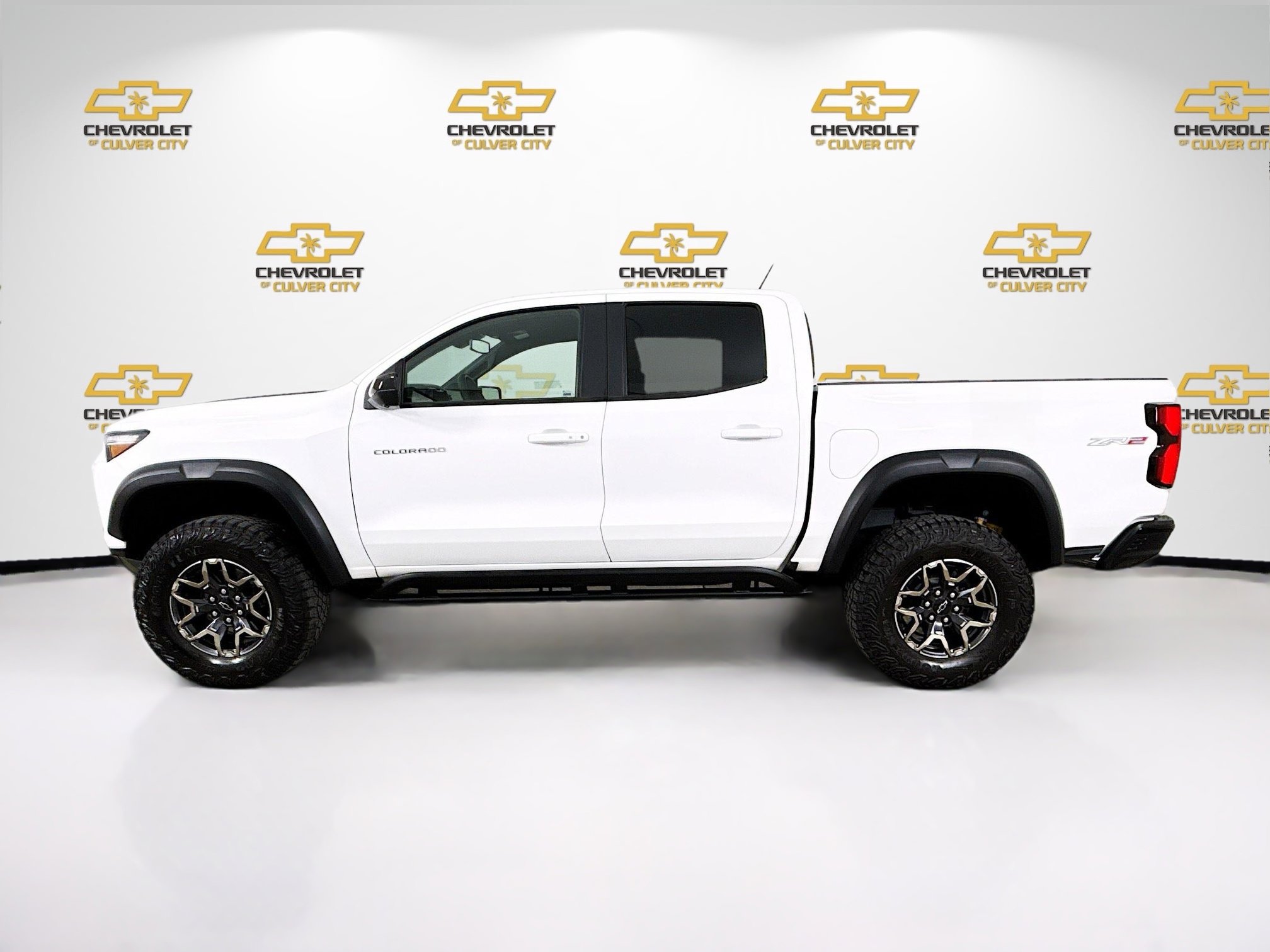 Used 2024 Chevrolet Colorado ZR2 w/ Technology Package AWD/4WD image 4