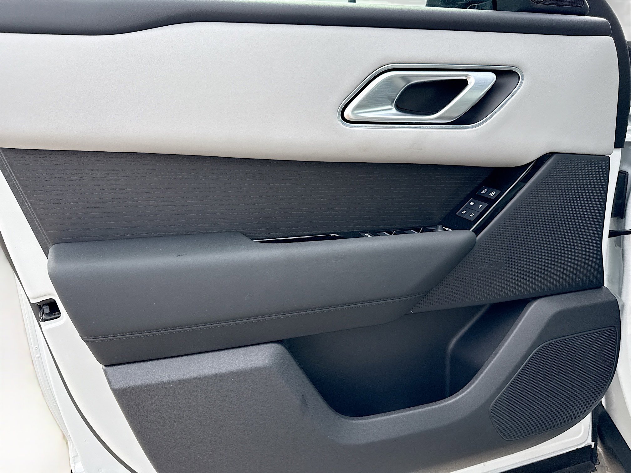 Used 2026 Land Rover Range Rover Velar Dynamic SE image 21