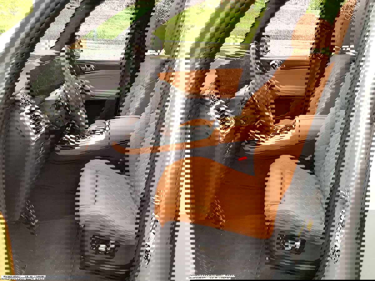 Used 2025 BMW X7 xDrive40i w/ M Sport Package image 12