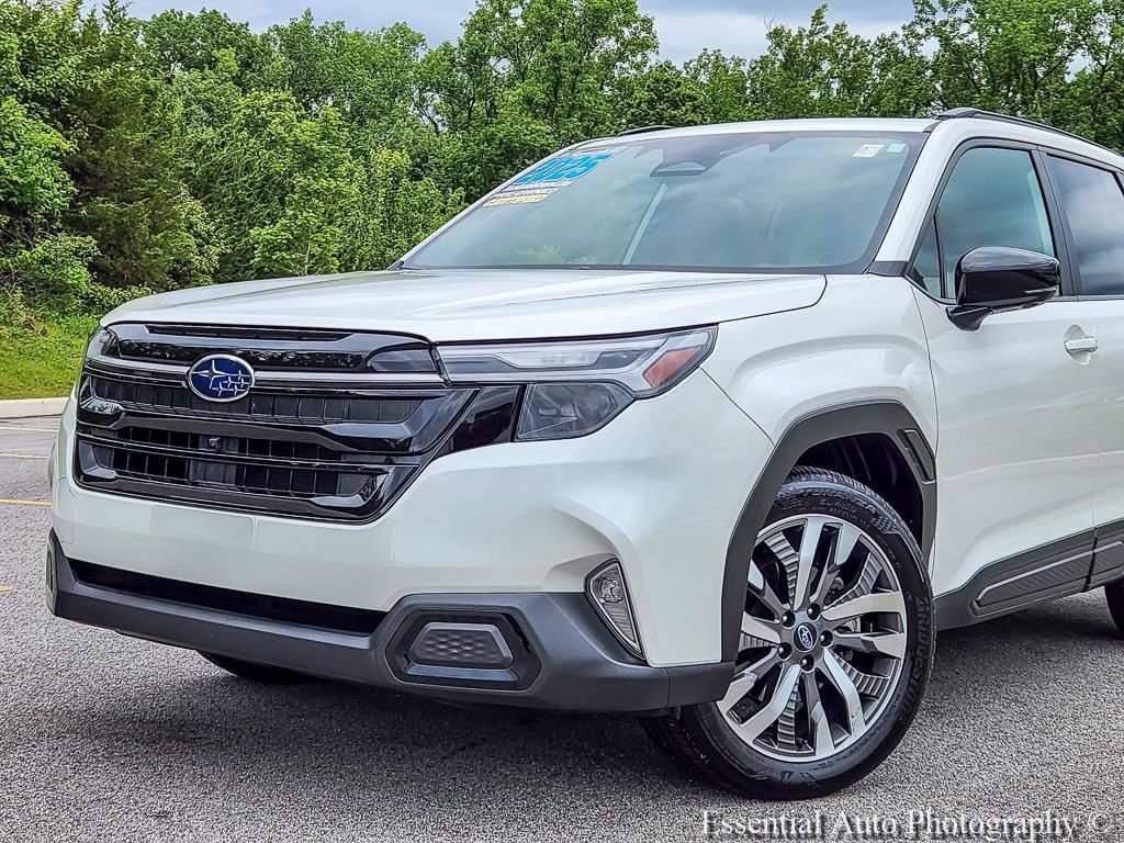 Used 2025 Subaru Forester Touring AWD/4WD image 2