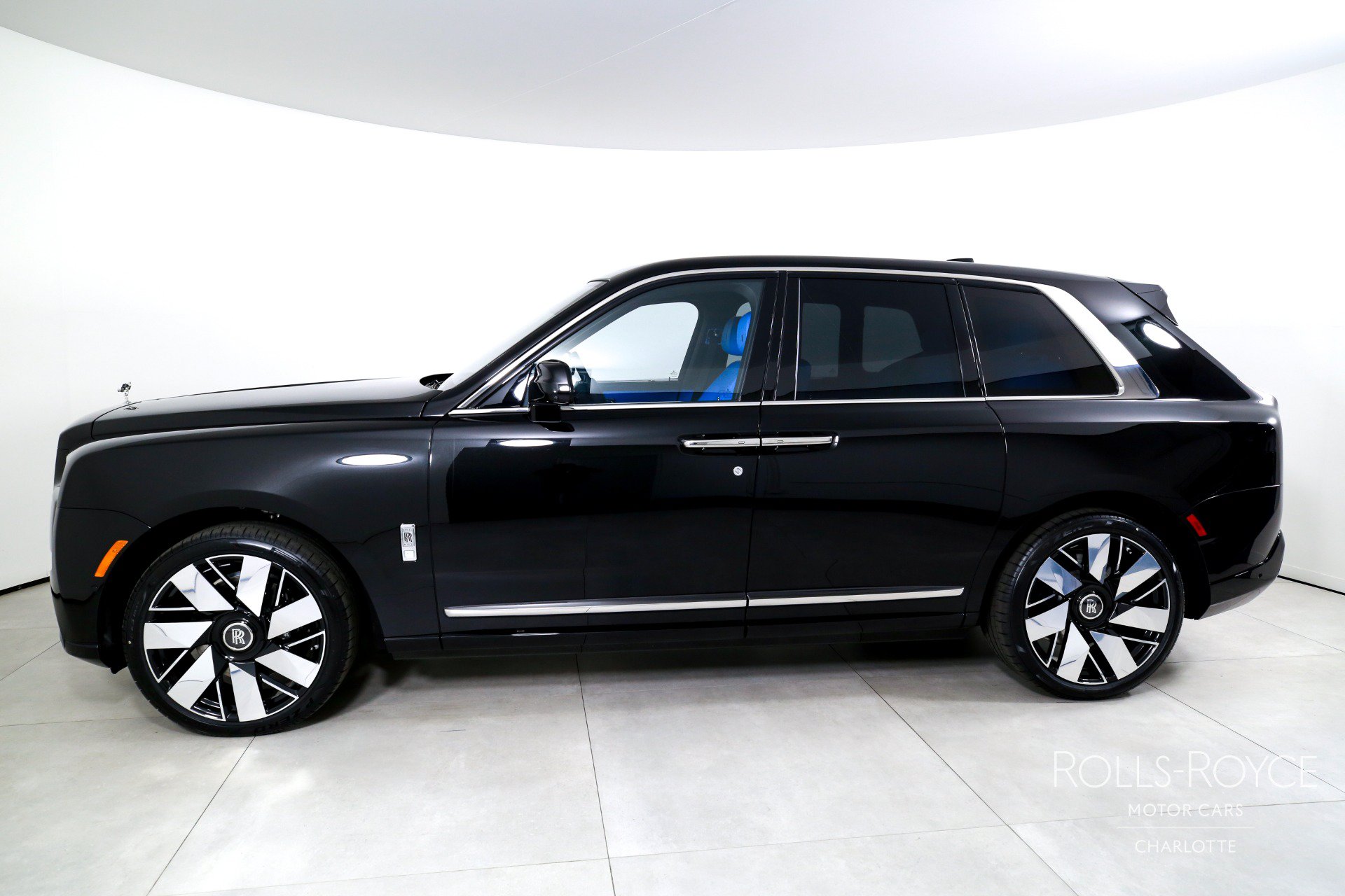New 2026 Rolls-Royce Cullinan AWD/4WD image 3