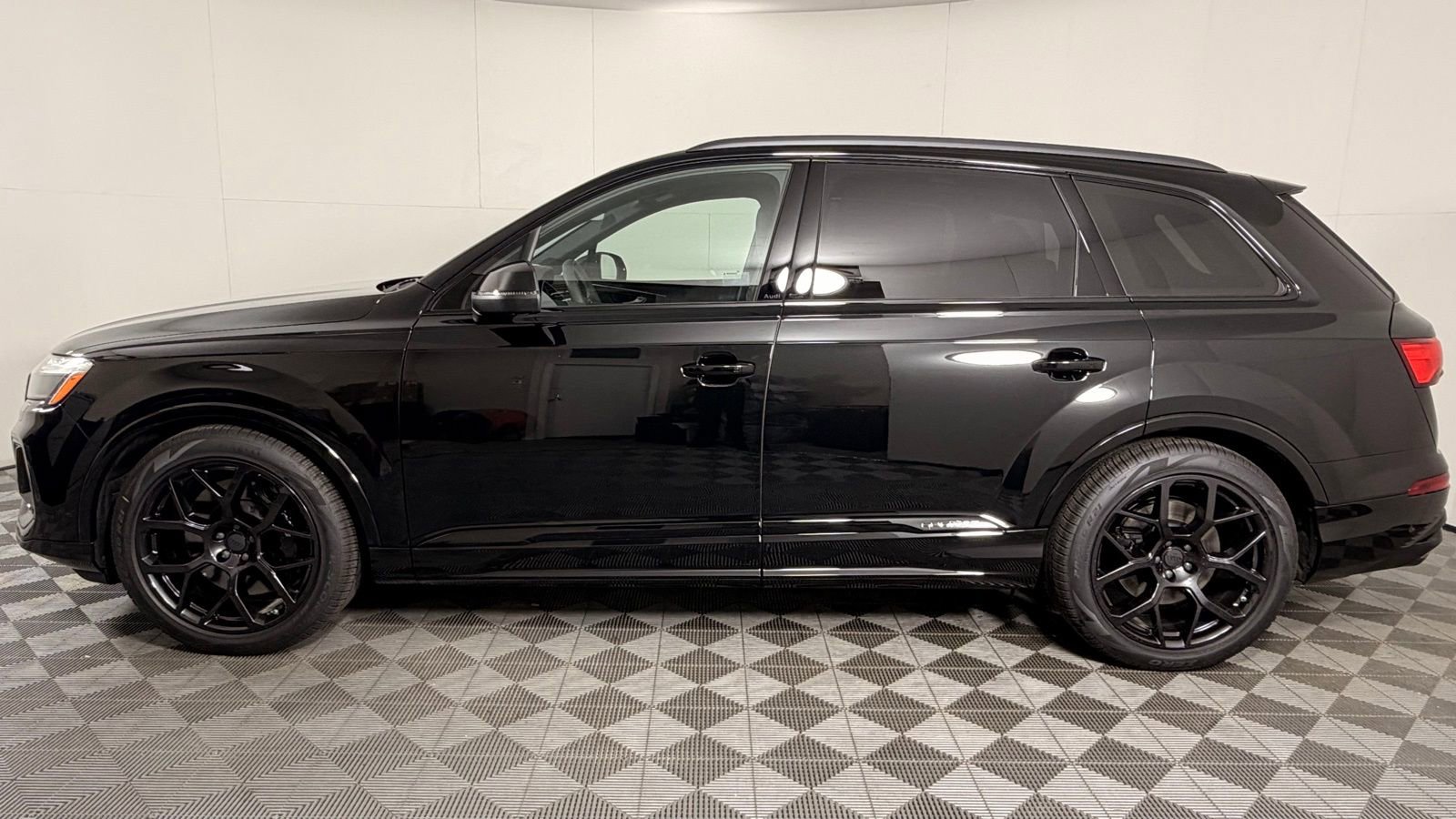 New 2026 Audi SQ7 Premium Plus AWD/4WD image 5