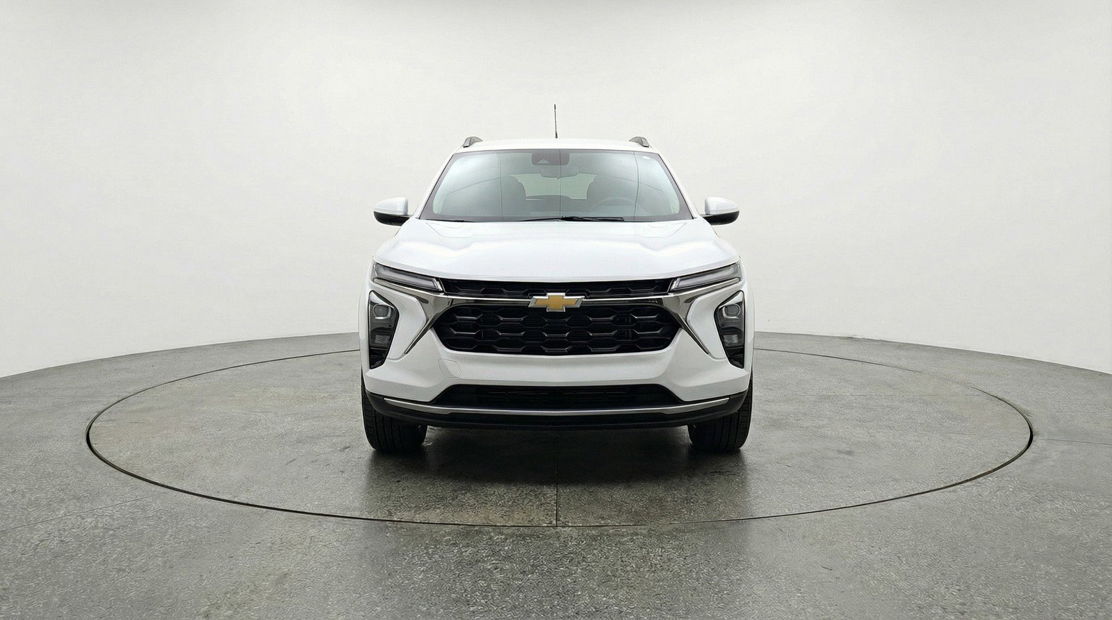 Used 2025 Chevrolet Trax LT FWD image 2