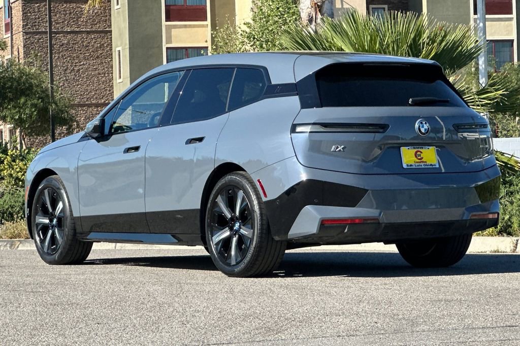 Used 2023 BMW iX xDrive50 w/ Premium Package image 5