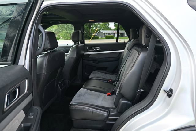 Used 2017 Ford Explorer XLT w/ Equipment Group 202A AWD/4WD image 24