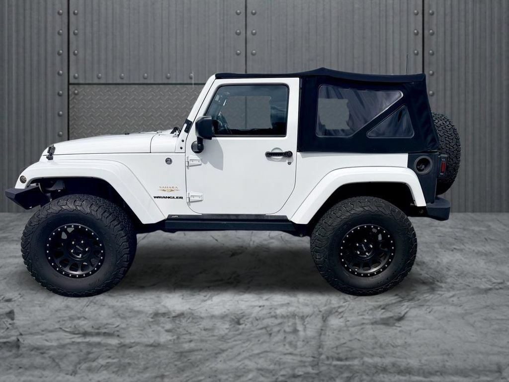 Used 2015 Jeep Wrangler Sahara w/ Connectivity Group AWD/4WD image 6