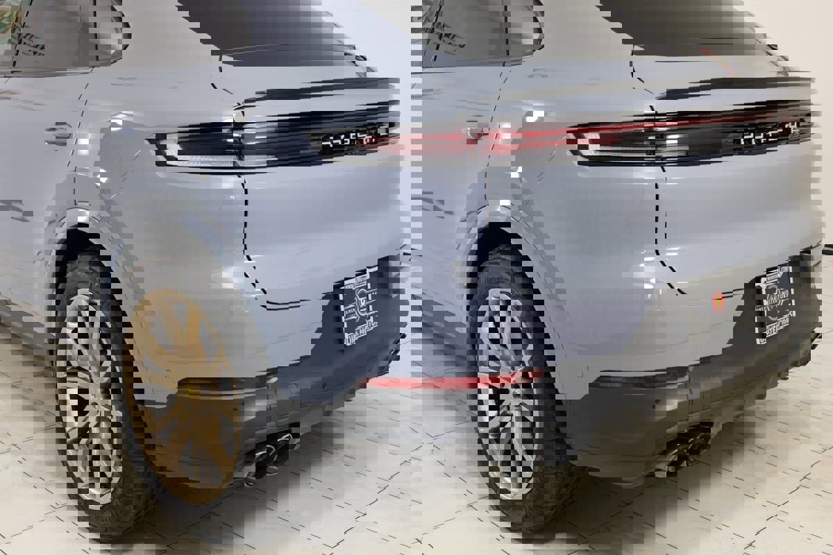 Used 2024 Porsche Cayenne Coupe image 42