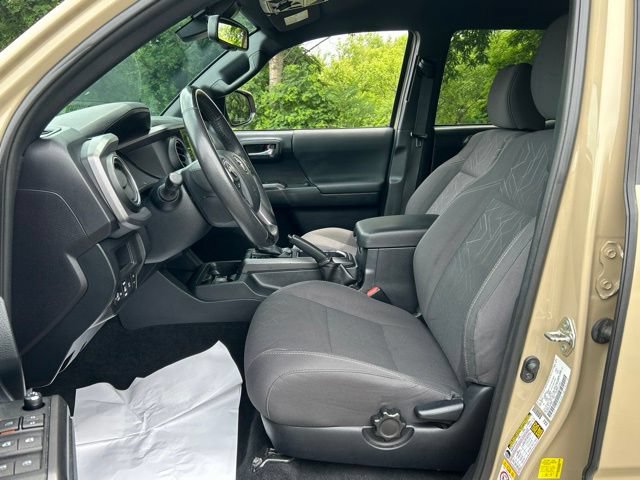 Used 2018 Toyota Tacoma TRD Off-Road w/ Technology Package AWD/4WD image 23