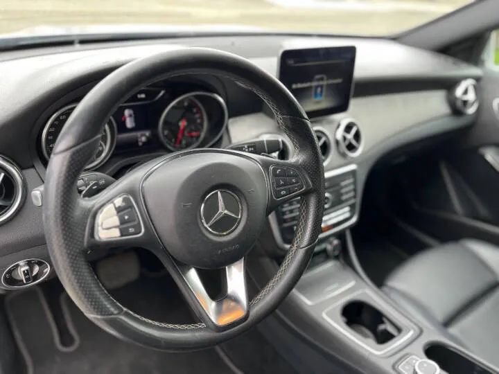 Used 2018 Mercedes-Benz GLA 250 image 16
