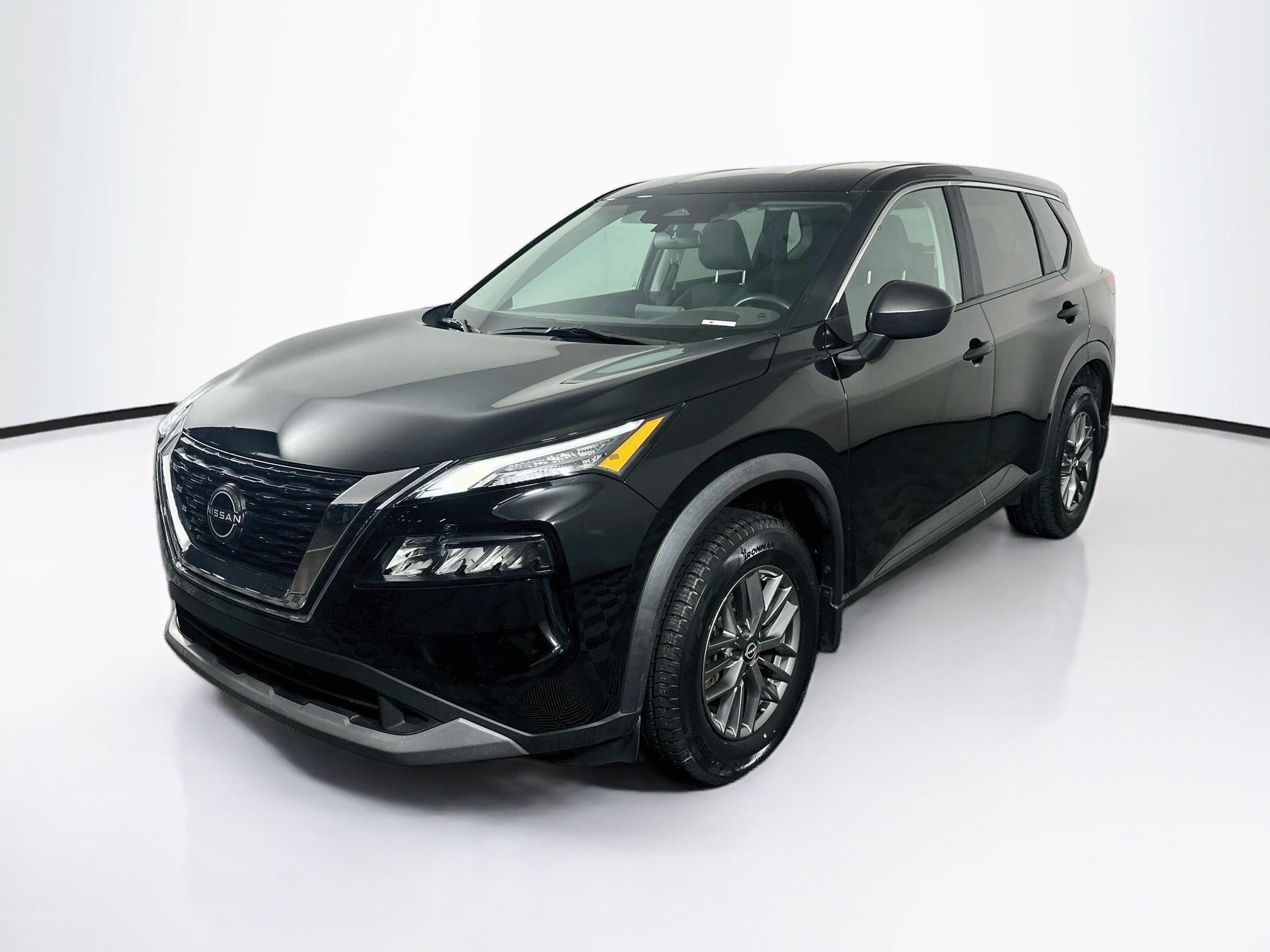 Used 2023 Nissan Rogue S FWD image 3