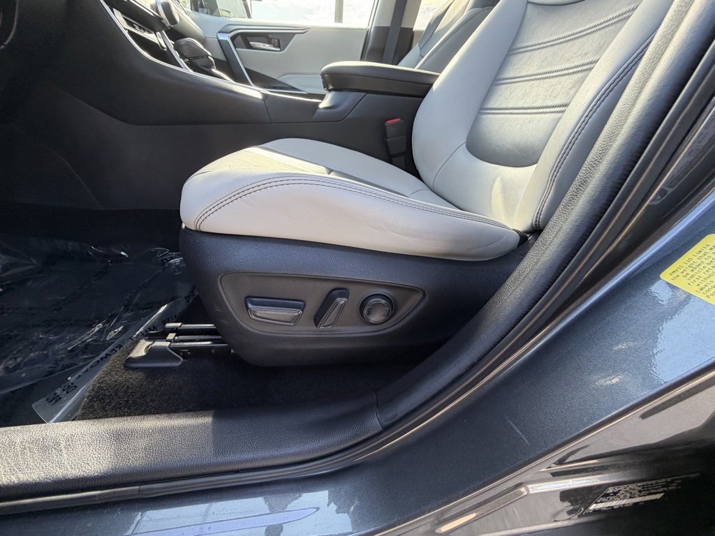 Used 2021 Toyota RAV4 XLE Premium image 26